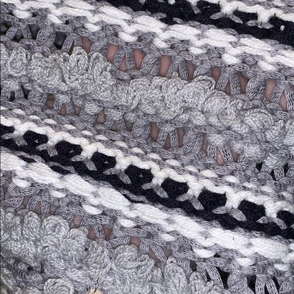 NWT Chaser Gray Fringed Triangle Back Sweater SZ M - Picture 7 of 9